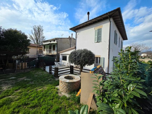 casa indipendente in vendita a Bastia Umbra