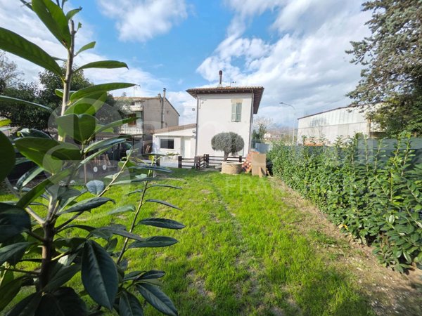 casa indipendente in vendita a Bastia Umbra