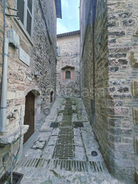 locale commerciale in vendita a Bastia Umbra