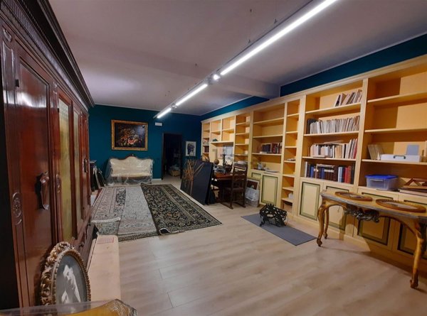locale commerciale in vendita a Bastia Umbra