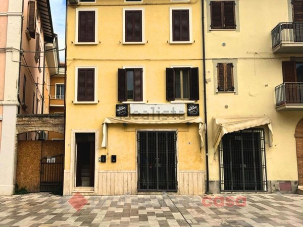 locale commerciale in vendita a Bastia Umbra