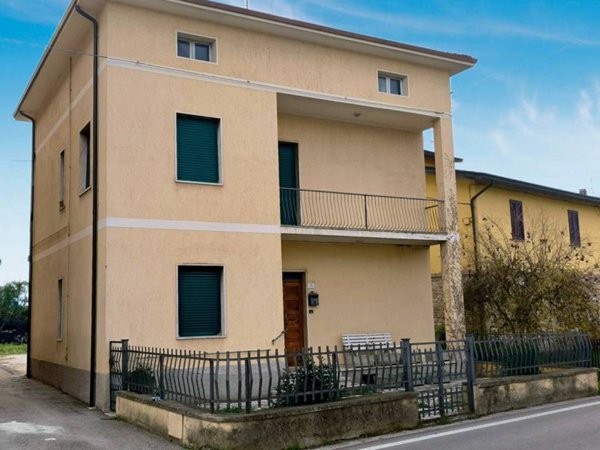 casa indipendente in vendita a Bastia Umbra