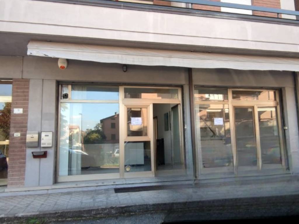 negozio in vendita a Bastia Umbra