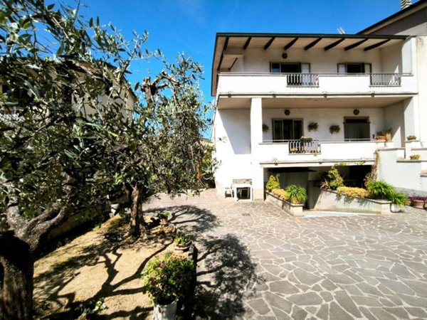 casa indipendente in vendita a Bastia Umbra