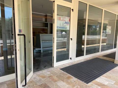 negozio in vendita a Bastia Umbra