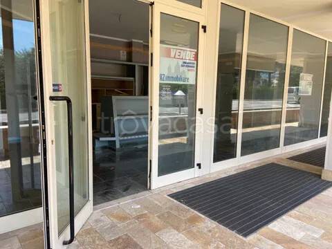 negozio in vendita a Bastia Umbra