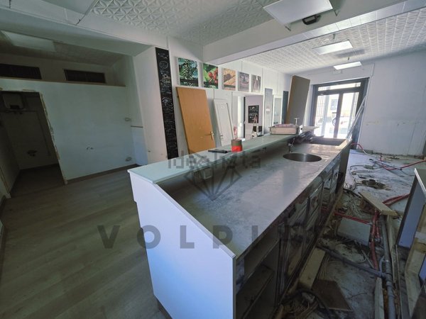 locale commerciale in vendita a Bastia Umbra