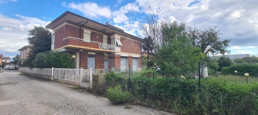 casa indipendente in vendita a Bastia Umbra in zona Ospedalicchio