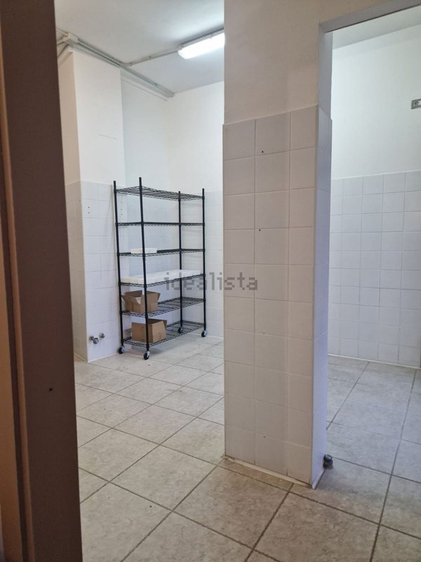 locale commerciale in vendita a Bastia Umbra