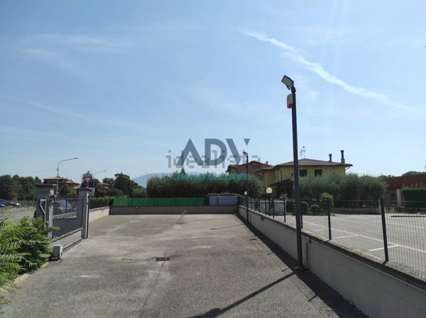 locale commerciale in vendita a Bastia Umbra in zona Ospedalicchio