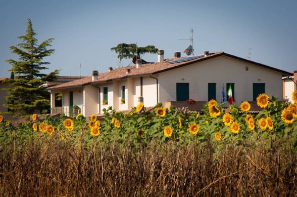 casa indipendente in vendita a Bastia Umbra in zona Bastiola