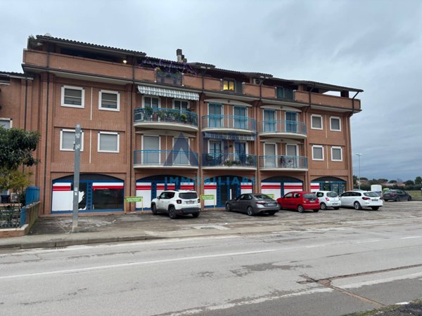 locale commerciale in vendita a Bastia Umbra in zona Bastiola