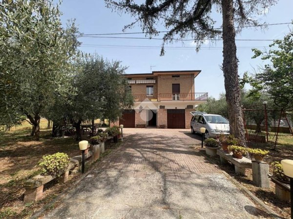 casa indipendente in vendita a Bastia Umbra in zona Bastiola