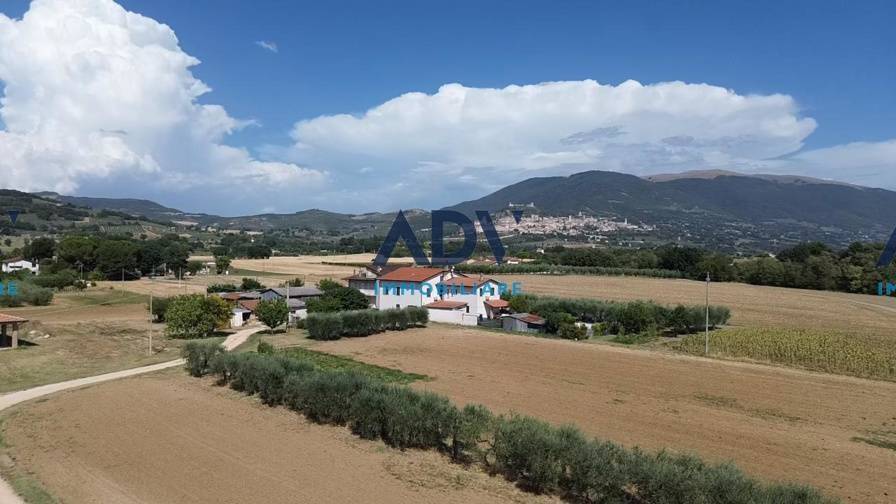 casa indipendente in vendita a Bastia Umbra