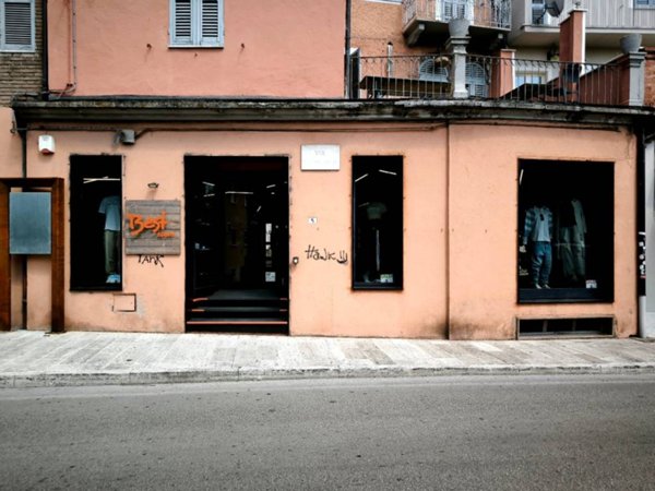 negozio in vendita a Bastia Umbra
