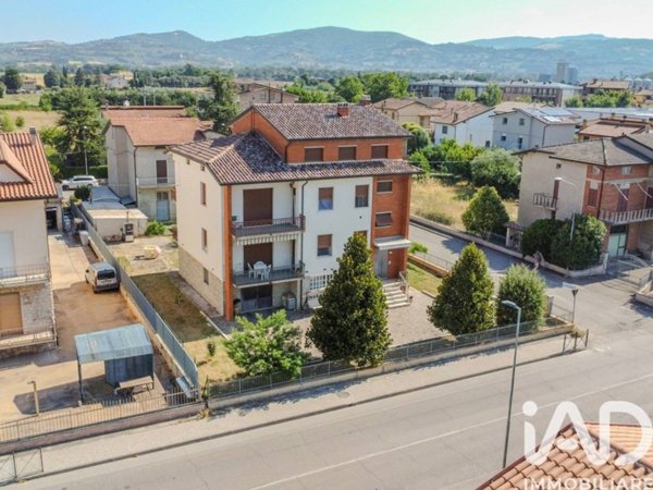 casa indipendente in vendita a Bastia Umbra in zona Bastiola