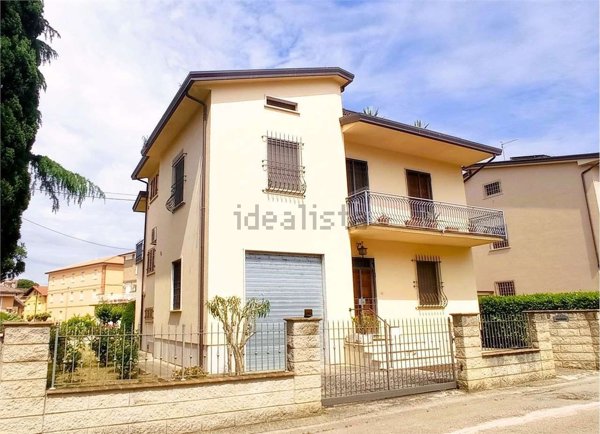 casa indipendente in vendita a Bastia Umbra