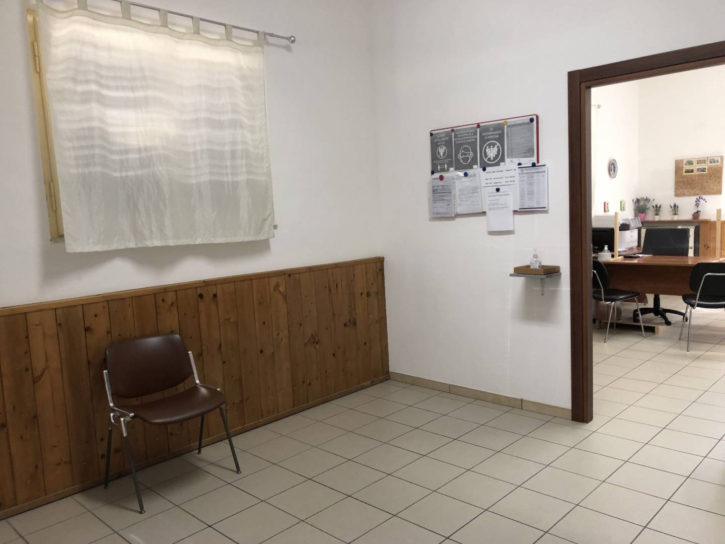 locale commerciale in vendita a Bettona in zona Passaggio
