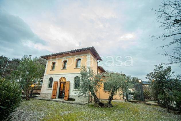 casa indipendente in vendita a Bettona
