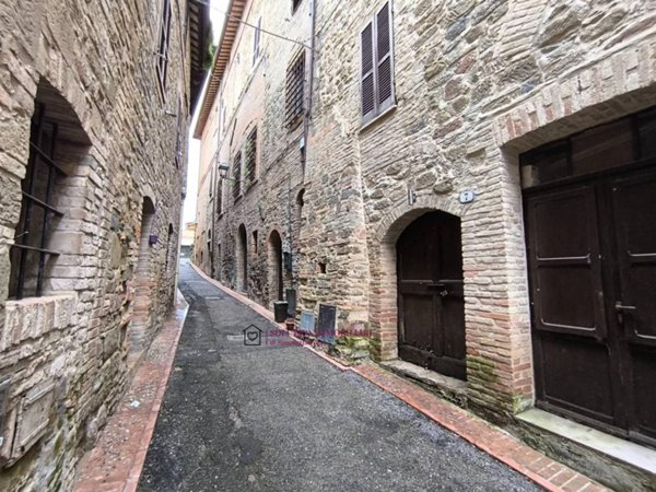 locale di sgombero in vendita a Bettona