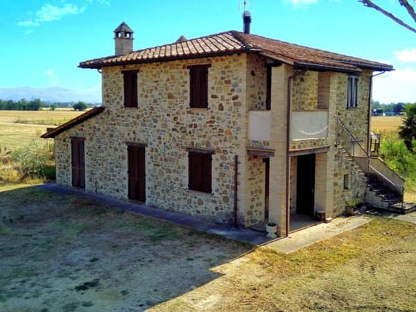 casa indipendente in vendita a Bettona in zona Passaggio