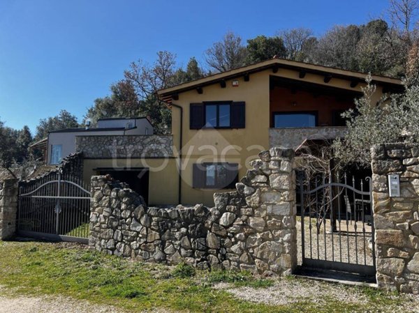 casa indipendente in vendita a Bettona
