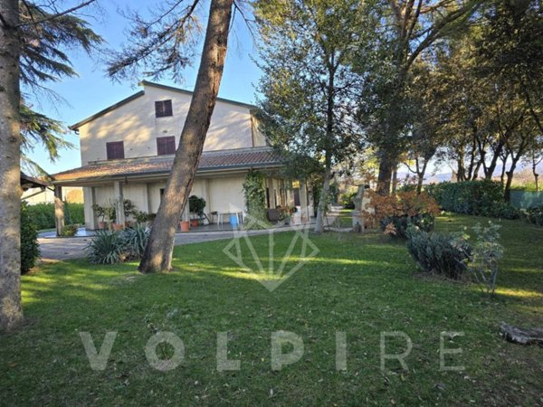 casa indipendente in vendita a Bettona