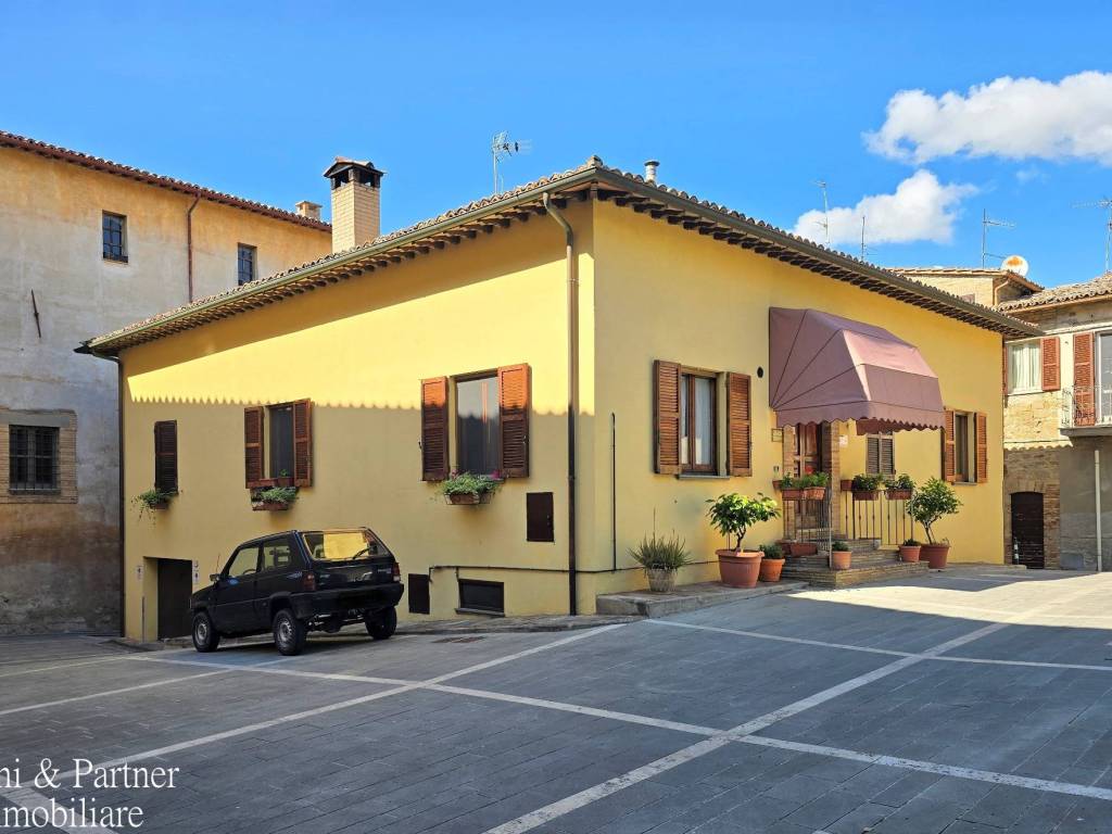 casa indipendente in vendita a Bettona
