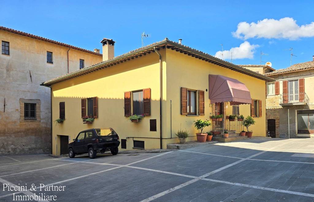 casa indipendente in vendita a Bettona