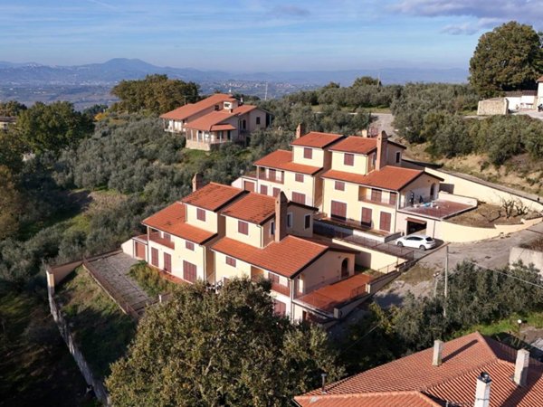 casa indipendente in vendita a Bettona