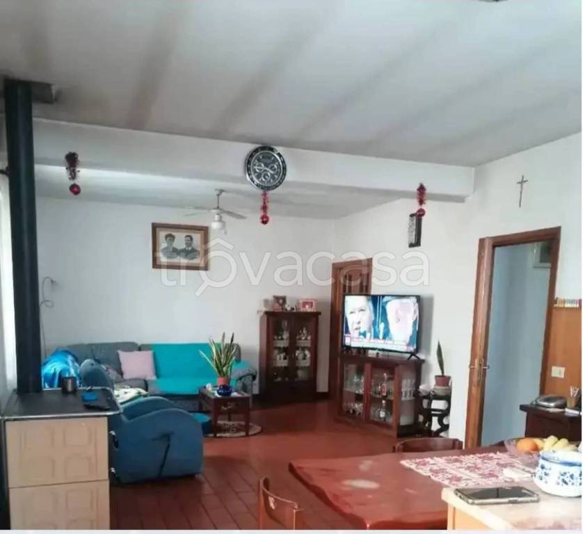 casa indipendente in vendita a Bettona