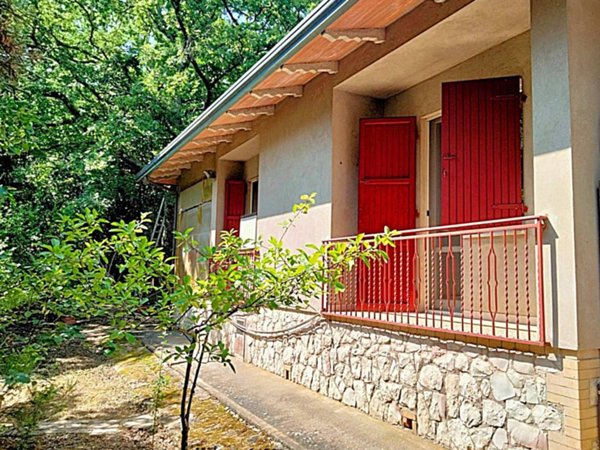 casa indipendente in vendita a Bettona