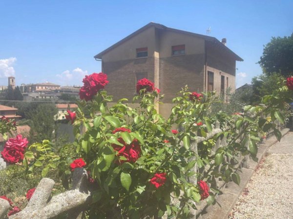 casa indipendente in vendita a Bettona
