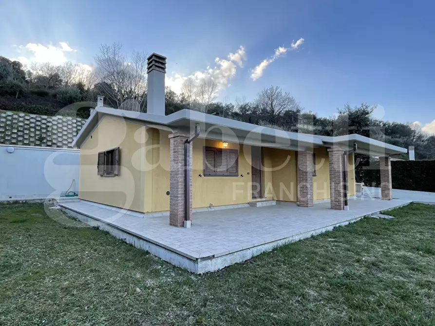 casa indipendente in vendita a Bettona