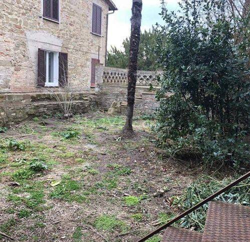 casa indipendente in vendita a Bettona