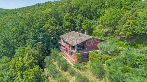 casa indipendente in vendita a Bettona