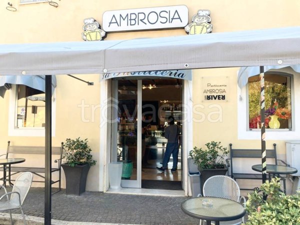 negozio in vendita a Bettona in zona Passaggio