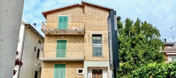 casa indipendente in vendita a Bettona in zona Passaggio