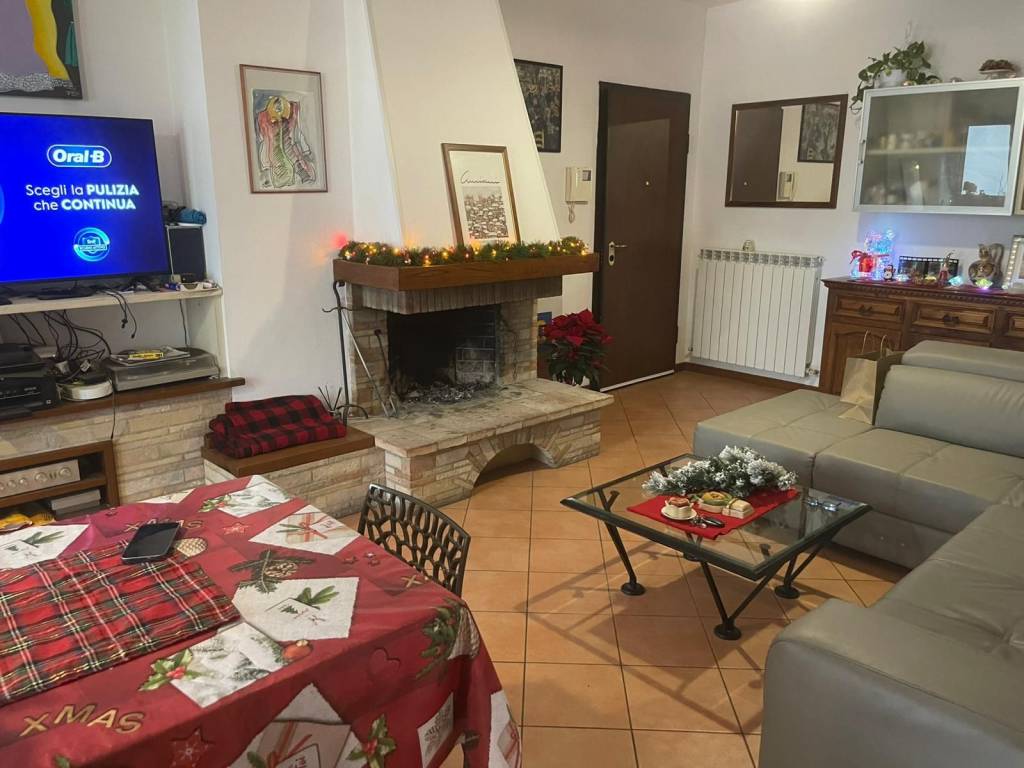 appartamento in vendita a Bettona in zona Colle