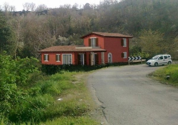 casa indipendente in vendita a Bettona