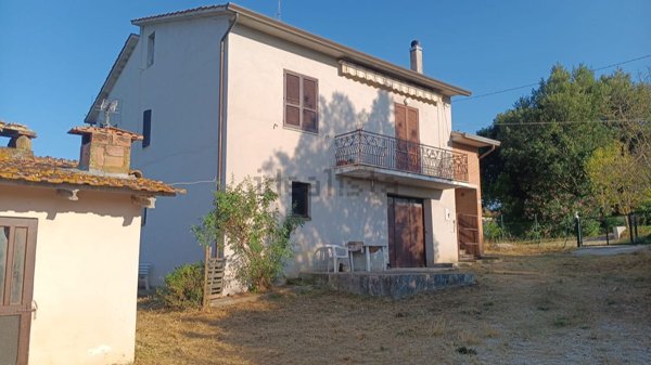 casa indipendente in vendita a Bettona in zona Passaggio