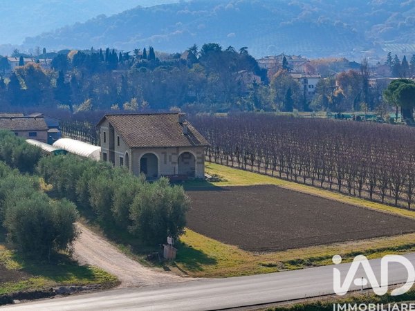 casa indipendente in vendita a Bettona