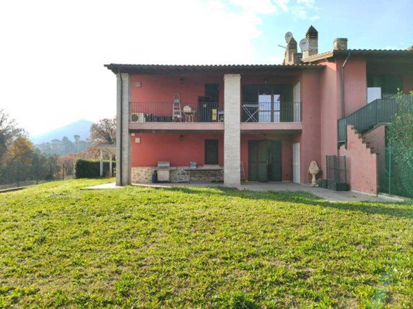 appartamento in vendita a Bettona in zona Colle