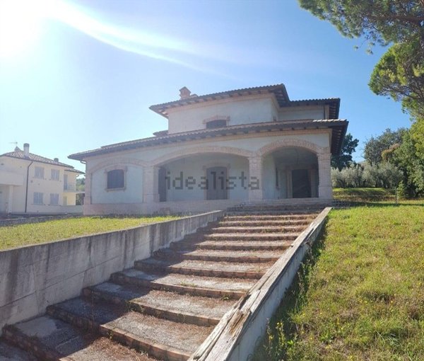 casa indipendente in vendita a Bettona in zona Passaggio