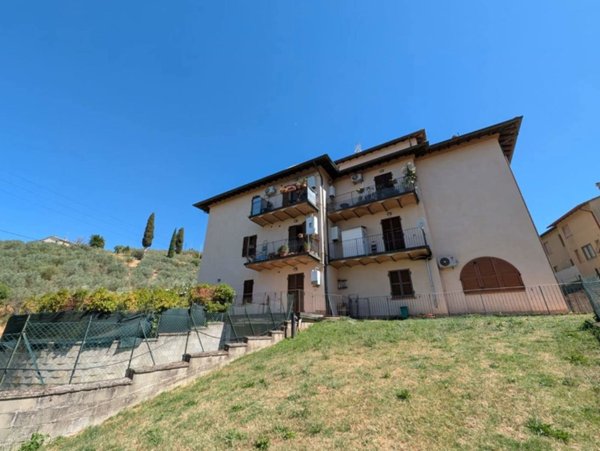 appartamento in vendita a Bettona in zona Colle