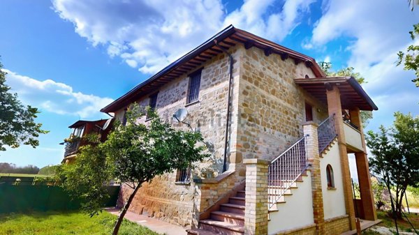 appartamento in vendita a Bettona in zona Passaggio