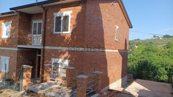 casa indipendente in vendita a Bettona