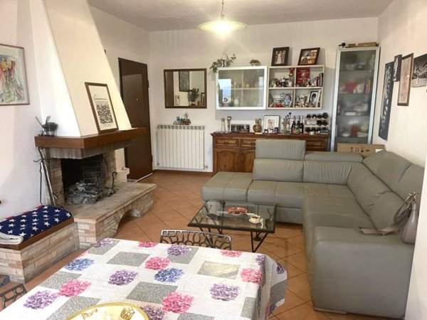 appartamento in vendita a Bettona in zona Colle