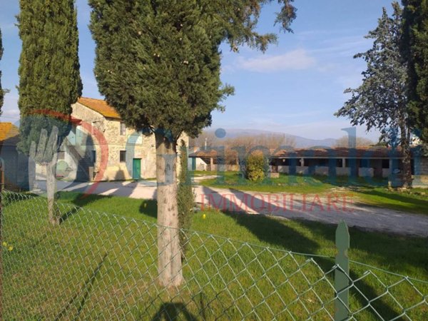 casa indipendente in vendita a Bettona in zona Passaggio