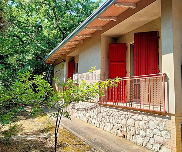 casa indipendente in vendita a Bettona